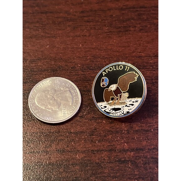 Apollo 11 Mission Insignia Moon Landing Space Shuttle NASA Lapel Hat Pin - Picture 2 of 3